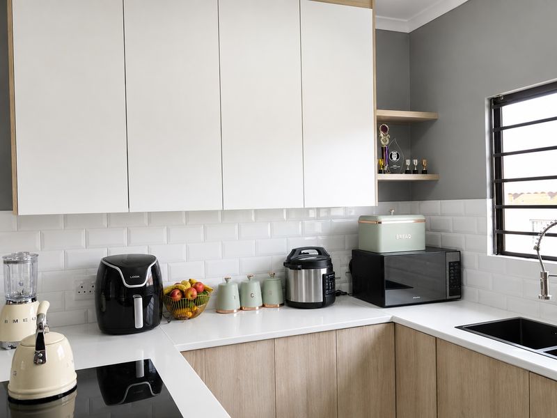 Warm Family Living in a Secure Estate - Photo 4