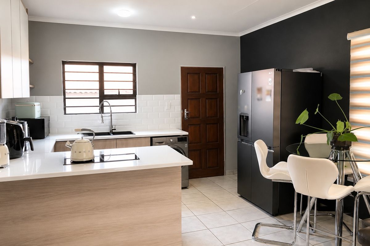 Warm Family Living in a Secure Estate - Photo 3