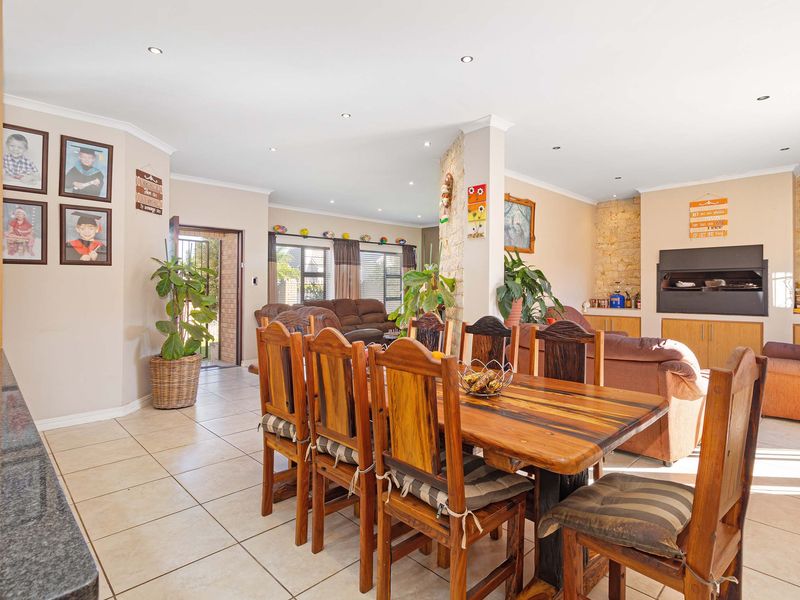A Charming Facebrick Family Home – Private, Spacious & Sun-Filled - Photo 6