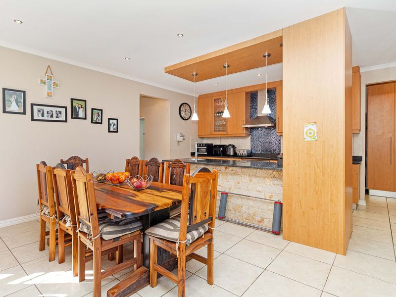 A Charming Facebrick Family Home – Private, Spacious & Sun-Filled - Photo 5