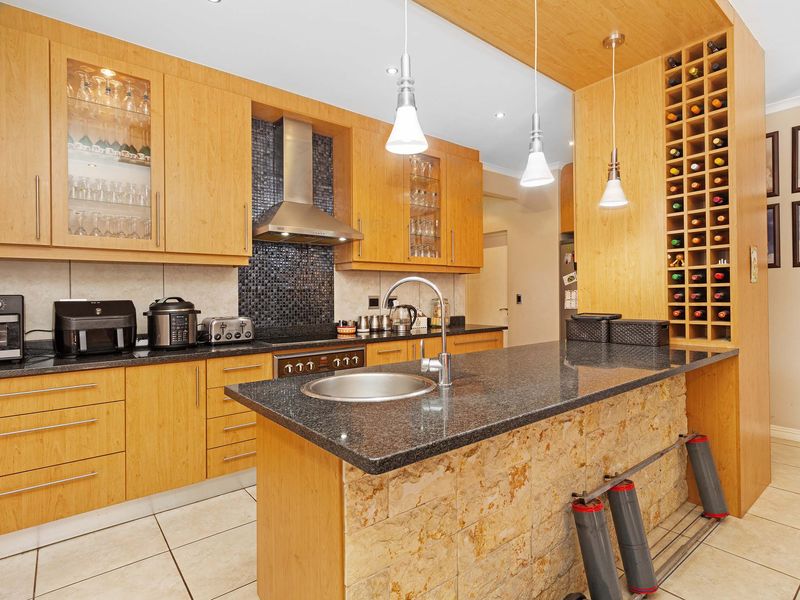 A Charming Facebrick Family Home – Private, Spacious & Sun-Filled - Photo 2