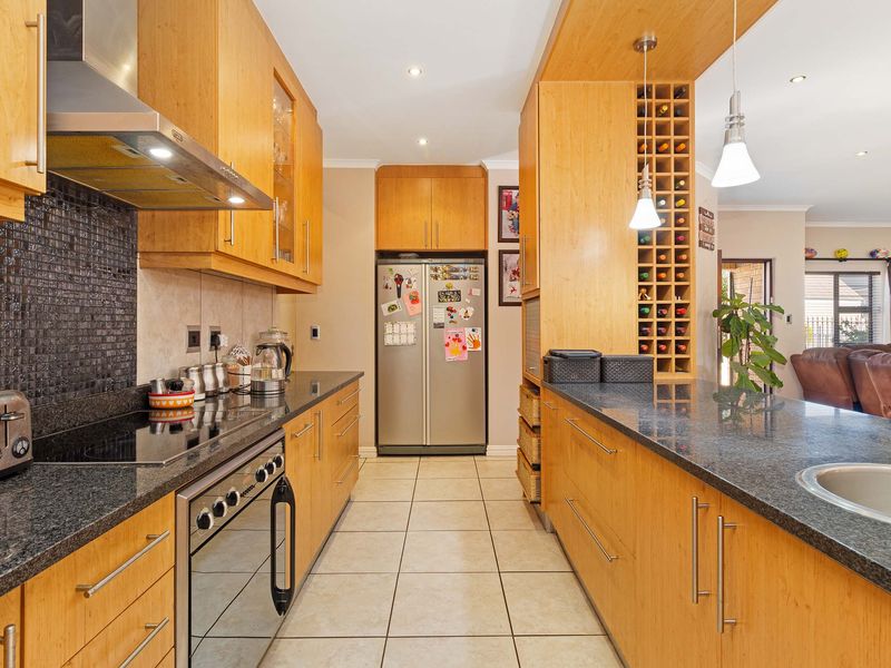 A Charming Facebrick Family Home – Private, Spacious & Sun-Filled - Photo 3