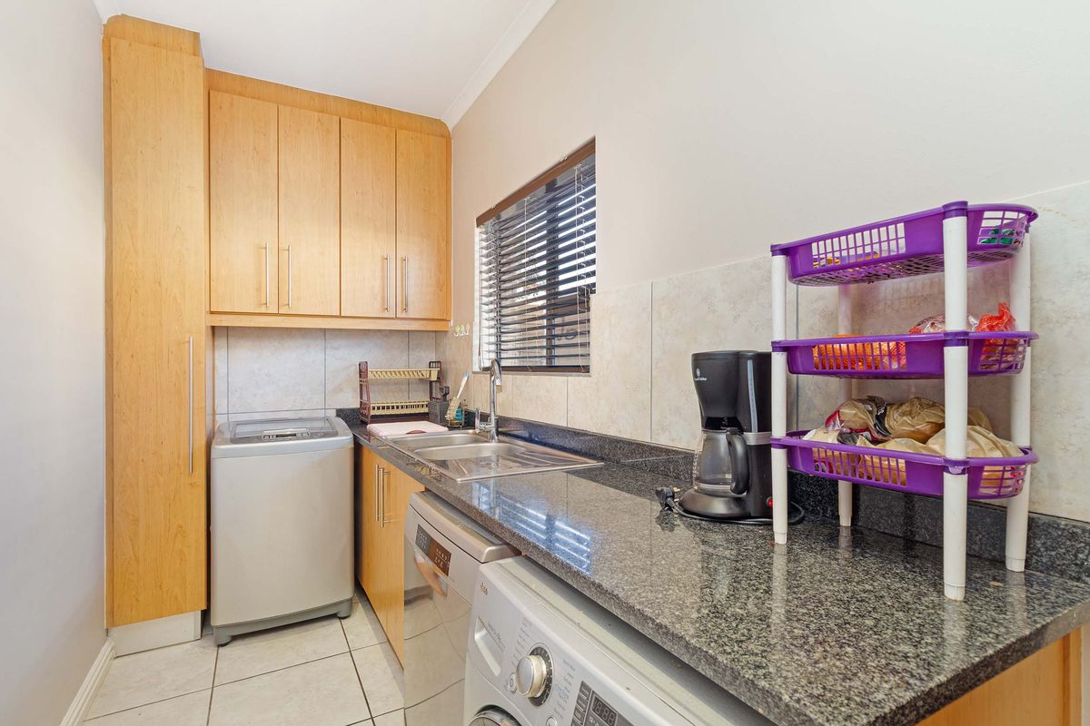 A Charming Facebrick Family Home – Private, Spacious & Sun-Filled - Photo 4