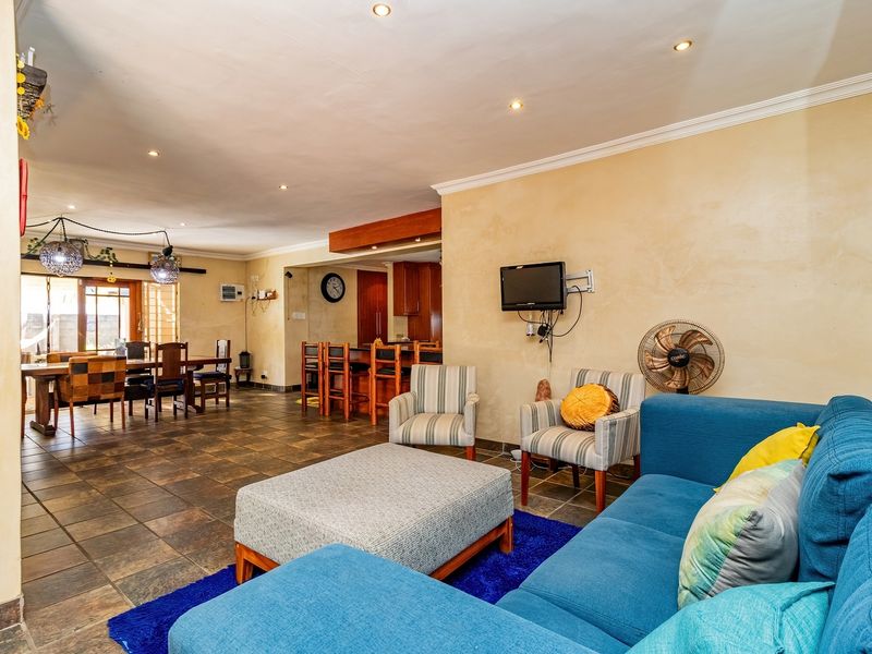 Short Term Family Home Available to rent - Unfurnished - Photo 2