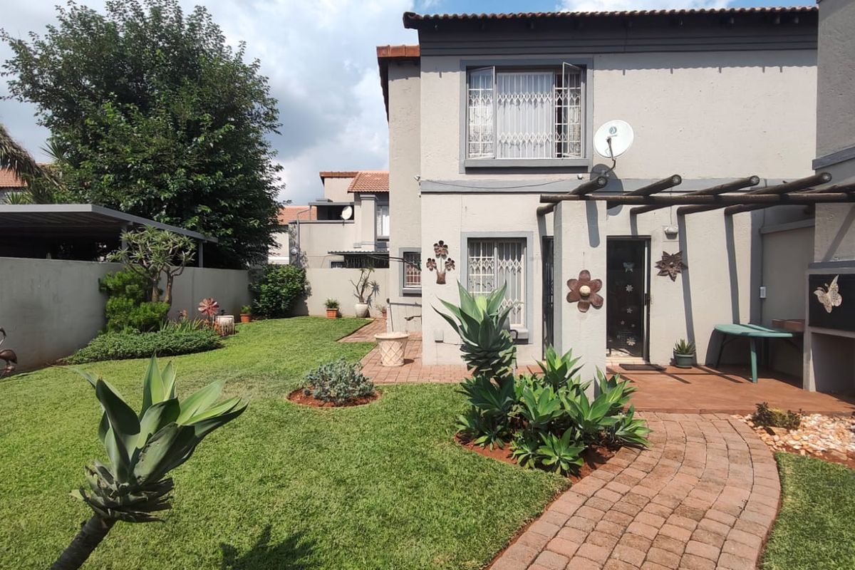 Secure and Spacious Duplex with a Large Private Garden - Photo 2