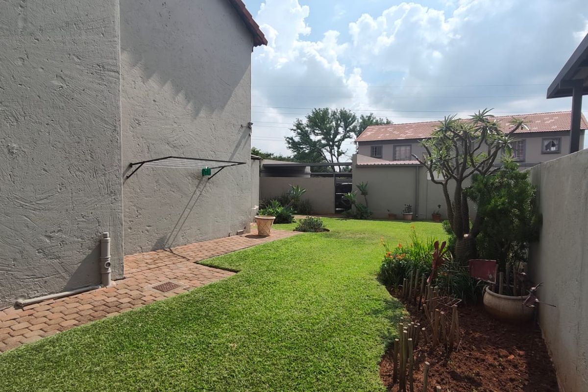 Secure and Spacious Duplex with a Large Private Garden - Photo 3