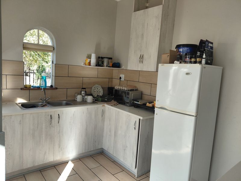 Garden Cottage Available for Rental in Oudtshoorn - Photo 4