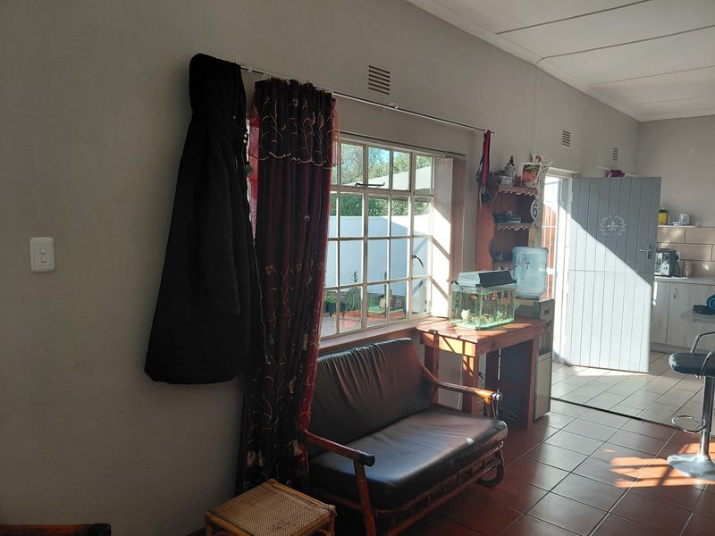 Garden Cottage Available for Rental in Oudtshoorn - Photo 3
