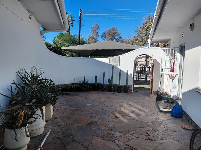 Garden Cottage Available for Rental in Oudtshoorn - Photo 10