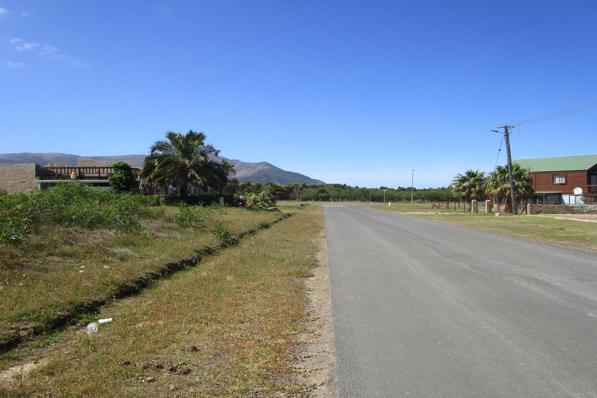 GRAB THIS GOLDEN OPPORTUNITY - LARGE VACANT STAND - Photo 3