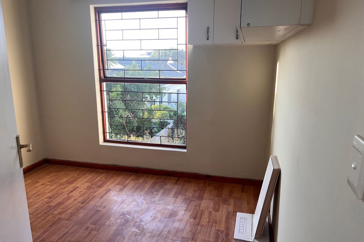 Family Home for Rental in Century City - Photo 5