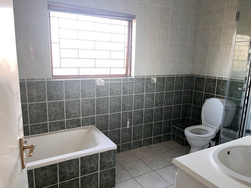 Family Home for Rental in Century City - Photo 7