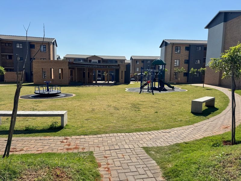 Modern 2-Bedroom Apartment in Sinoville, Pretoria - Photo 1