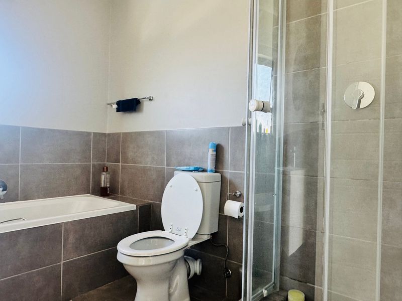 Modern 2-Bedroom Apartment in Sinoville, Pretoria - Photo 7