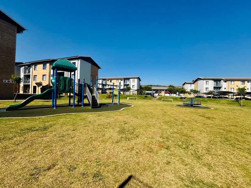 Modern 2-Bedroom Apartment in Sinoville, Pretoria - Photo 8