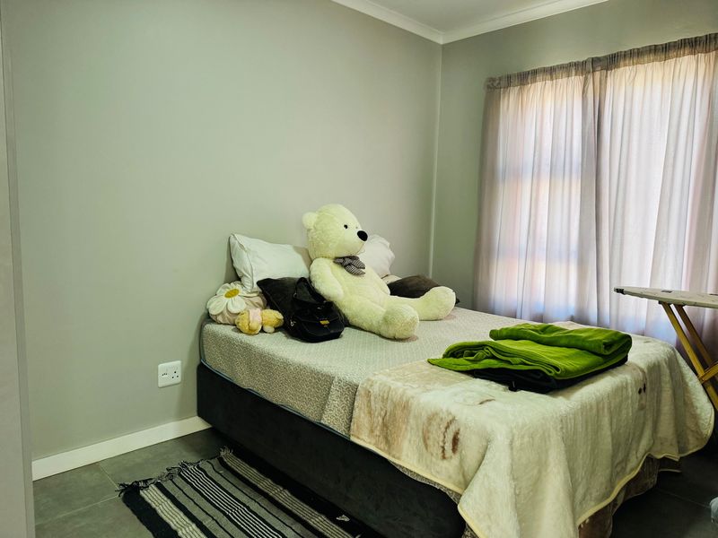 Modern 2-Bedroom Apartment in Sinoville, Pretoria - Photo 5