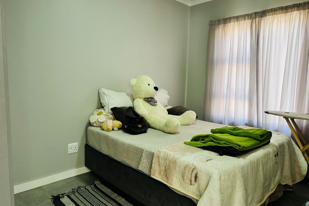 Modern 2-Bedroom Apartment in Sinoville, Pretoria - Photo 5
