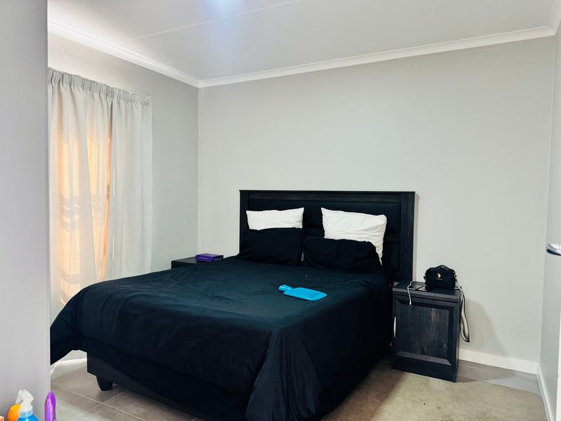 Modern 2-Bedroom Apartment in Sinoville, Pretoria - Photo 4