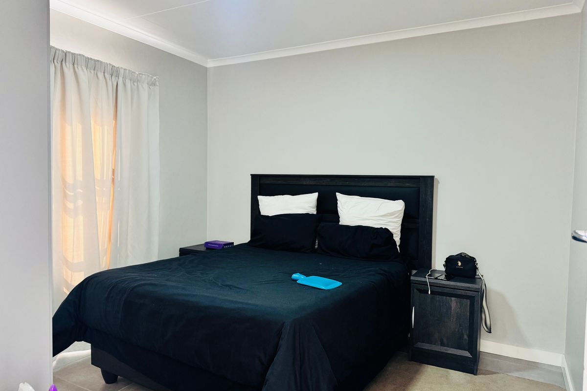 Modern 2-Bedroom Apartment in Sinoville, Pretoria - Photo 4
