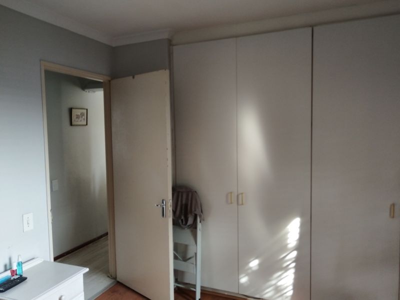 A VERY NEAT 2 BEDROOM APARTMENT IN A SECURED COMPLEX, GROUND FLOOR. - Photo 8