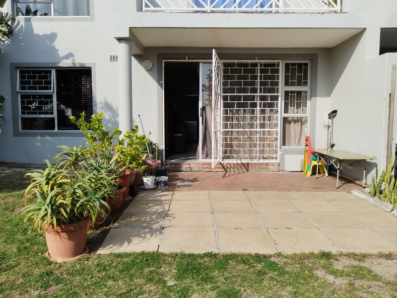 A VERY NEAT 2 BEDROOM APARTMENT IN A SECURED COMPLEX, GROUND FLOOR. - Photo 1