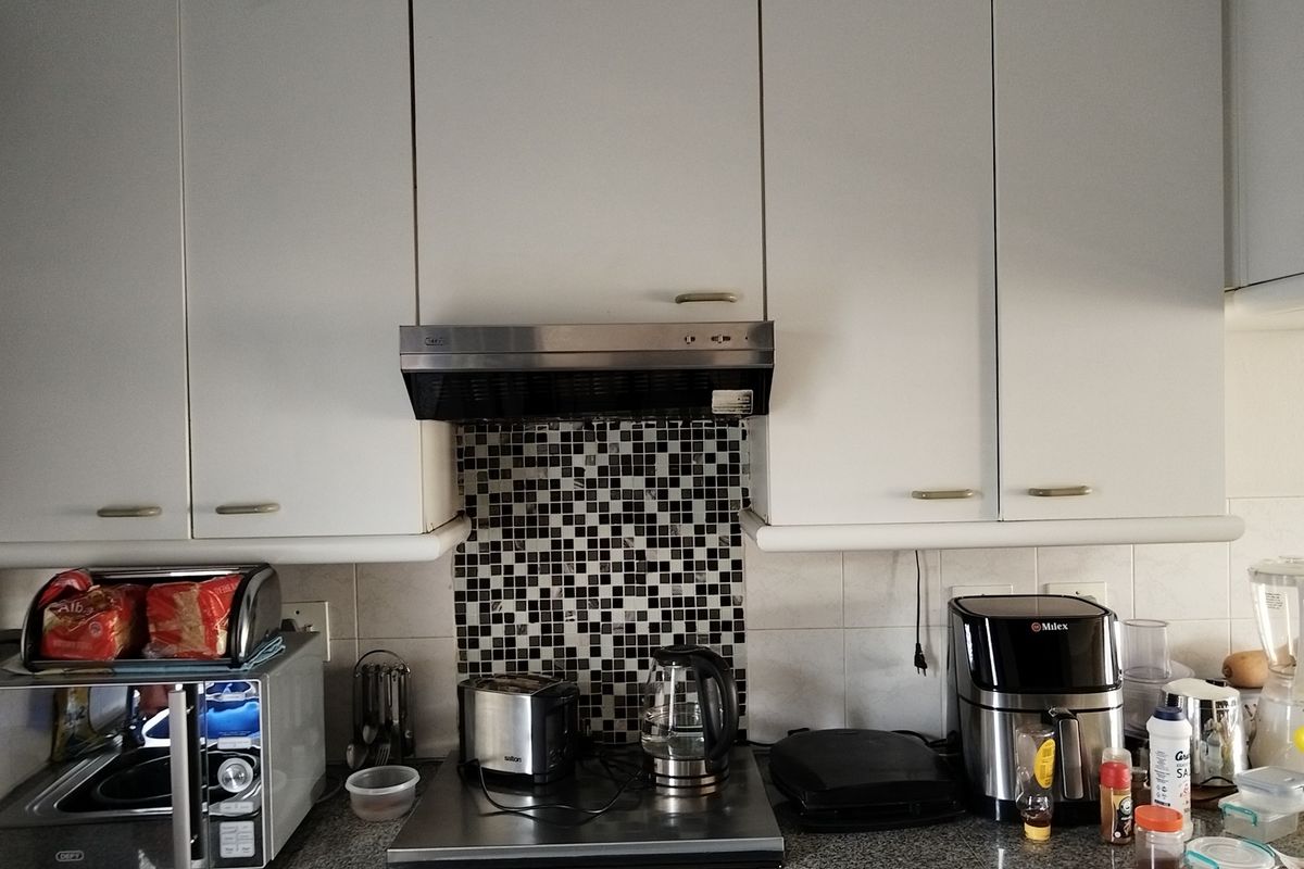 A VERY NEAT 2 BEDROOM APARTMENT IN A SECURED COMPLEX, GROUND FLOOR. - Photo 5