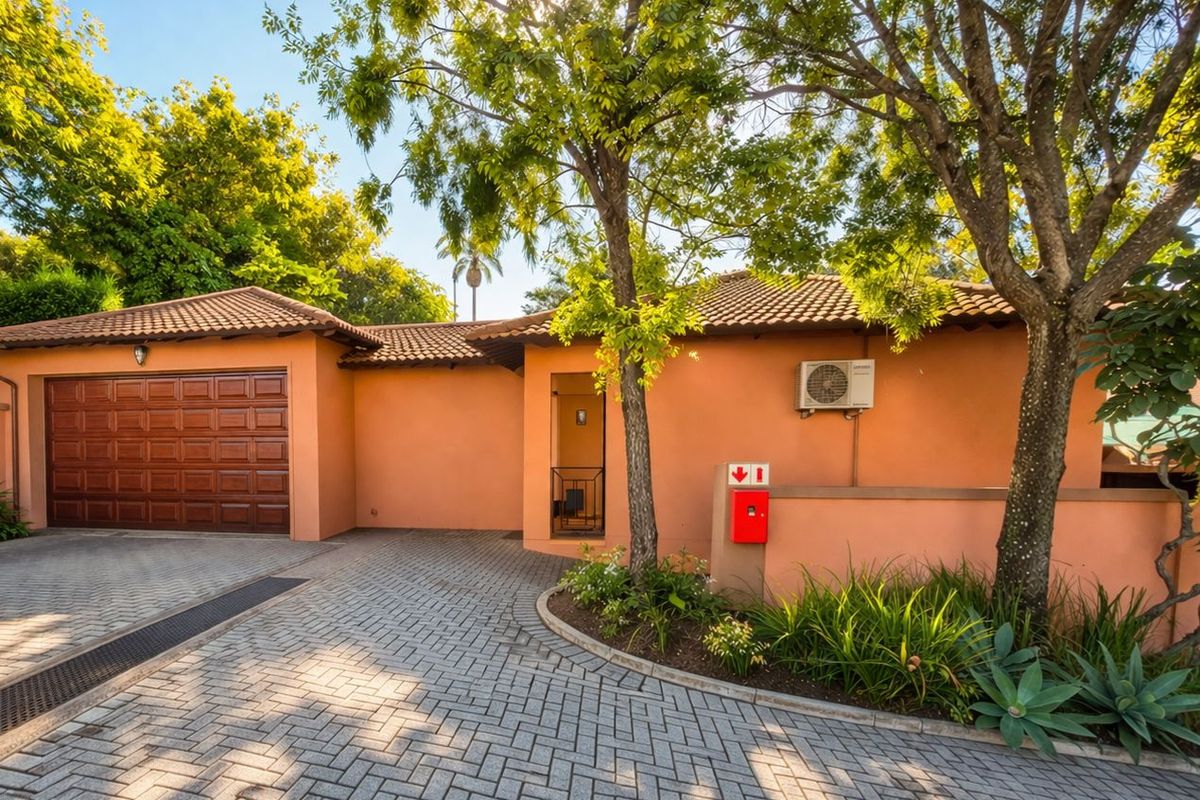 Modern Simplex with Private Pool and Excellent Entertainment Features - Photo 3