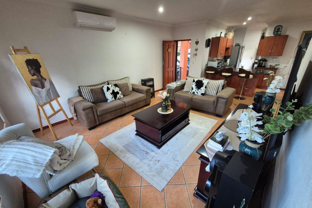 Modern Simplex with Private Pool and Excellent Entertainment Features - Photo 4