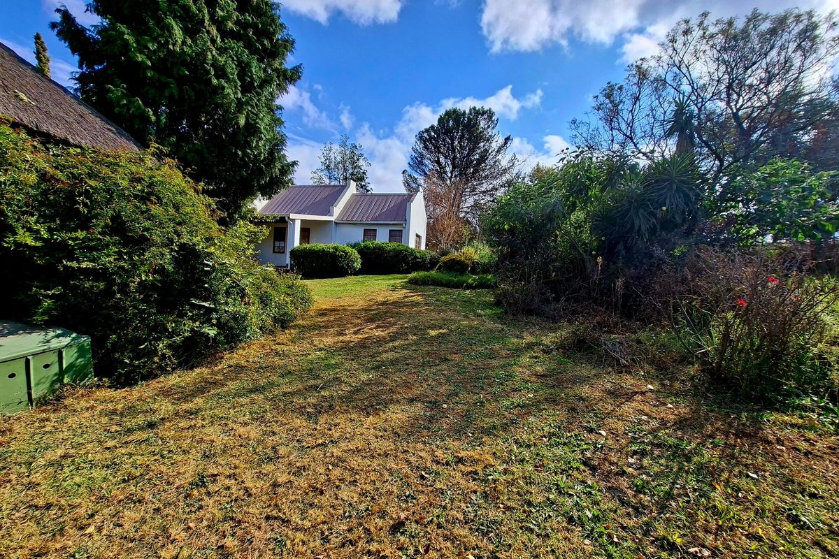 Discover this charming 2-bedroom home on a secluded 2.69ha plot - a true gem - Photo 2
