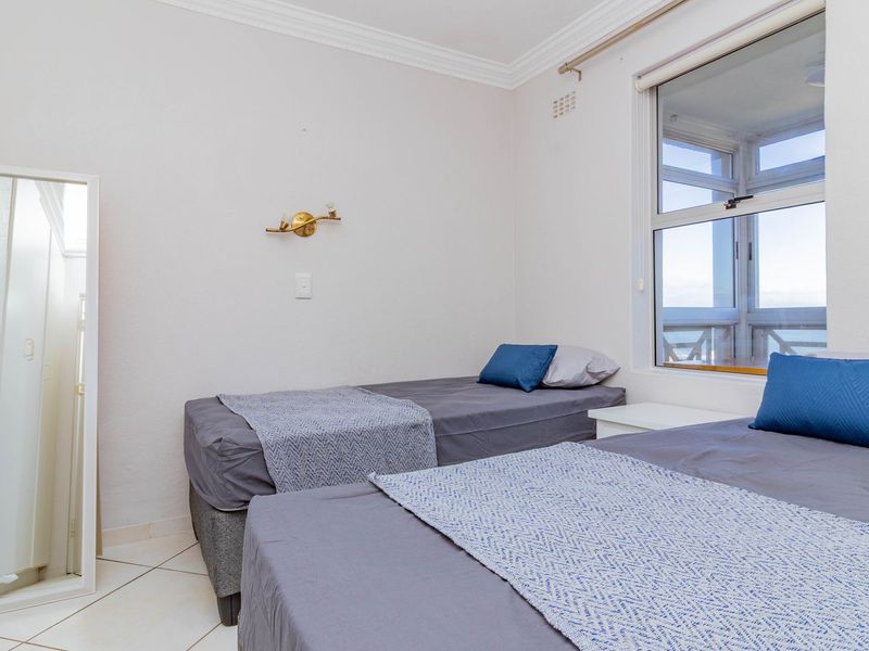 Three Bedroom Apartment in Hermanus - Photo 9