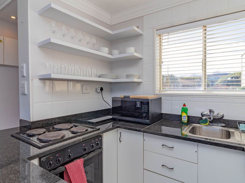 Three Bedroom Apartment in Hermanus - Photo 7