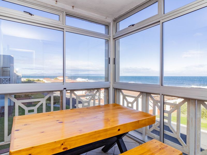 Three Bedroom Apartment in Hermanus - Photo 1