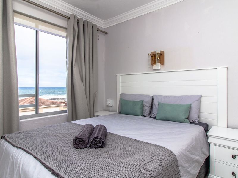 Three Bedroom Apartment in Hermanus - Photo 4