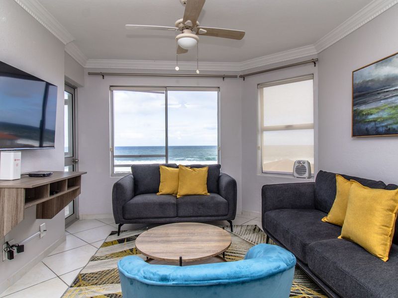 Three Bedroom Apartment in Hermanus - Photo 2