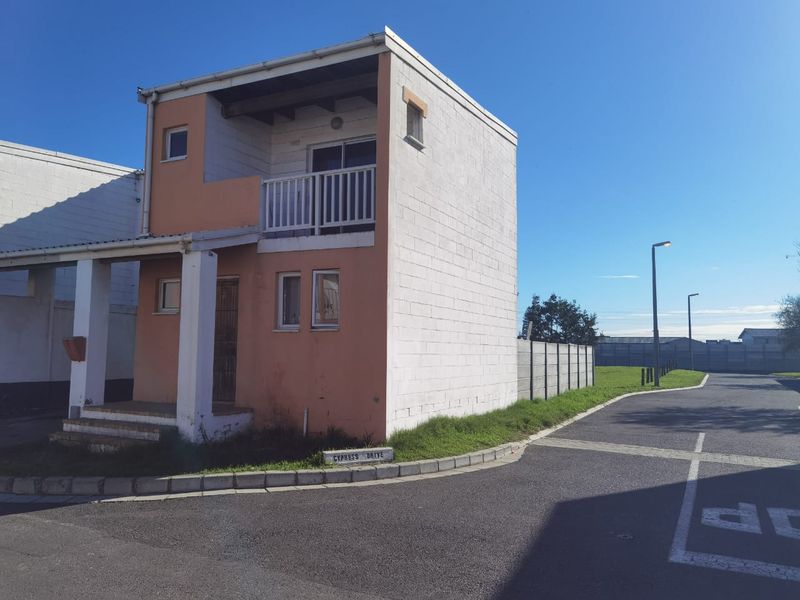 3-bedroom family home in a sought-after Ruyterwacht  Own Title no levies. - Photo 1