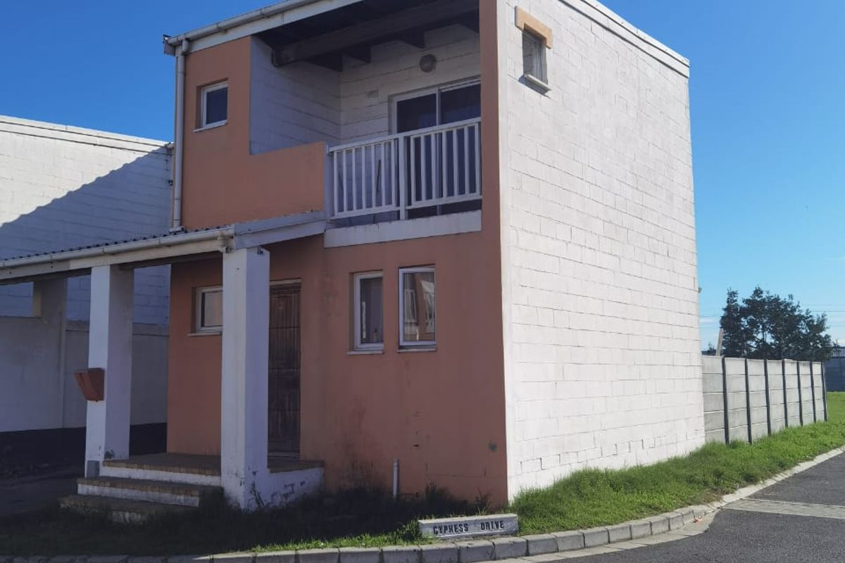 3-bedroom family home in a sought-after Ruyterwacht  Own Title no levies. - Photo 3