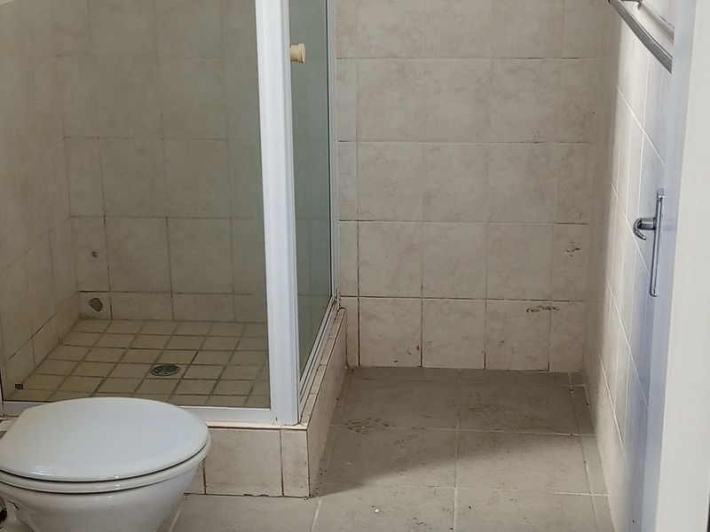 3-bedroom family home in a sought-after Ruyterwacht  Own Title no levies. - Photo 7