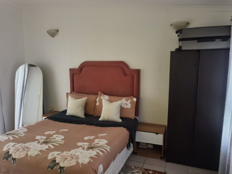 3-bedroom family home in a sought-after Ruyterwacht  Own Title no levies. - Photo 9