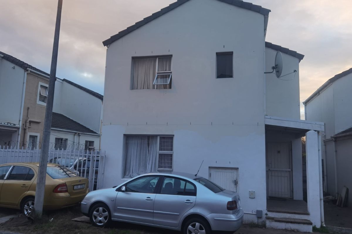 No Levies - No Levies - No Levies.  Own title with own enclosed yard - Photo 2