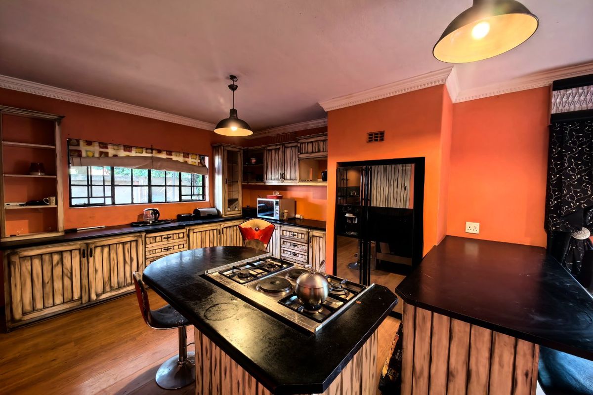 Exceptional Family Living with Outstanding Entertainment Appeal - Photo 3