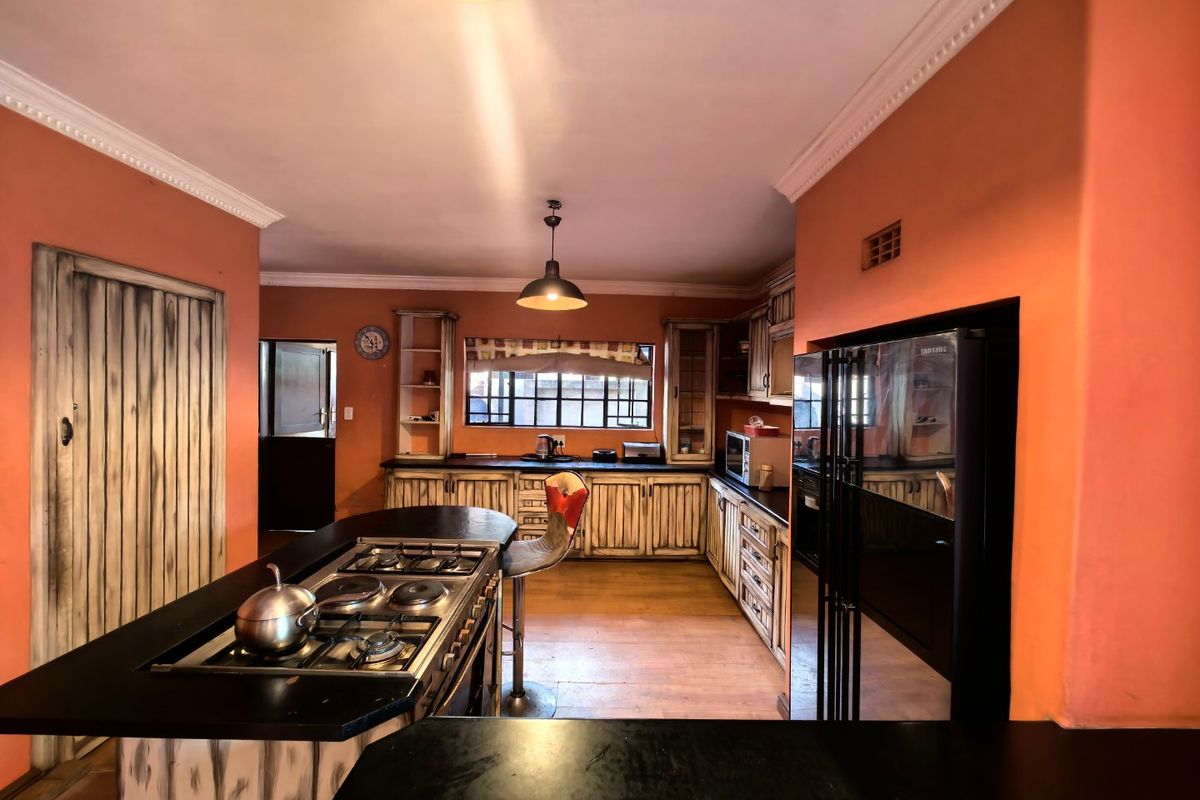 Exceptional Family Living with Outstanding Entertainment Appeal - Photo 4