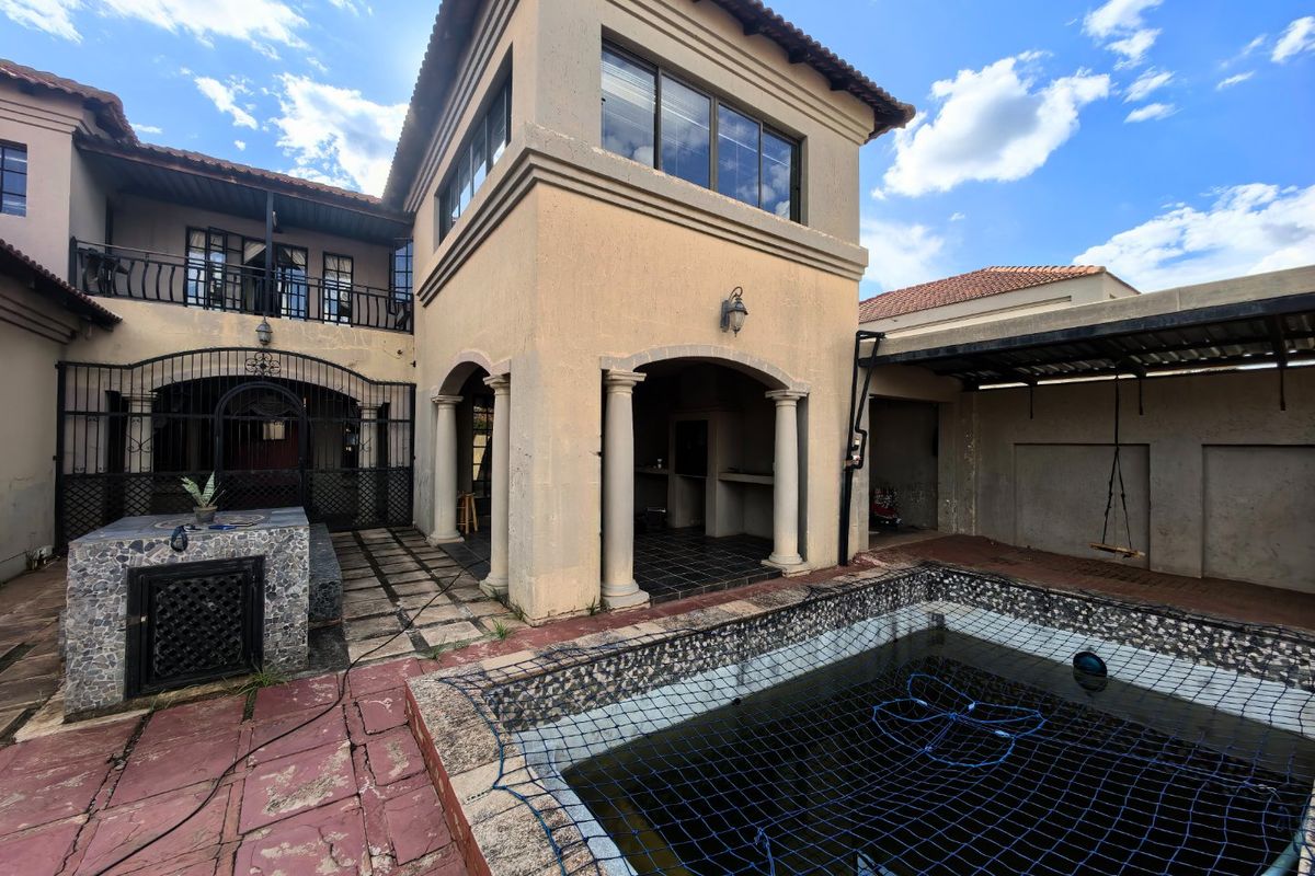 Exceptional Family Living with Outstanding Entertainment Appeal - Photo 2
