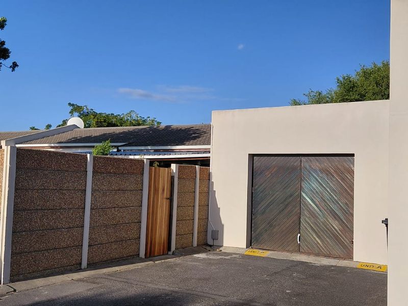 A WELL-MAINTAINED 3 BEDROOM SECTIONAL TITLE HOUSE IN A GATED ESTATE/ COMPLEX - Photo 10