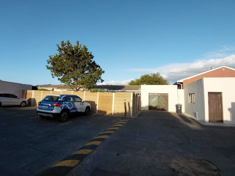 A WELL-MAINTAINED 3 BEDROOM SECTIONAL TITLE HOUSE IN A GATED ESTATE/ COMPLEX - Photo 9