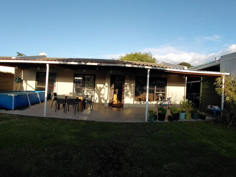 A WELL-MAINTAINED 3 BEDROOM SECTIONAL TITLE HOUSE IN A GATED ESTATE/ COMPLEX - Photo 7