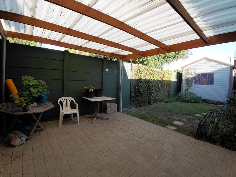 A WELL-MAINTAINED 3 BEDROOM SECTIONAL TITLE HOUSE IN A GATED ESTATE/ COMPLEX - Photo 6