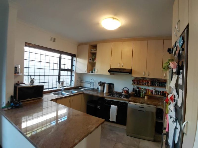 A WELL-MAINTAINED 3 BEDROOM SECTIONAL TITLE HOUSE IN A GATED ESTATE/ COMPLEX - Photo 3