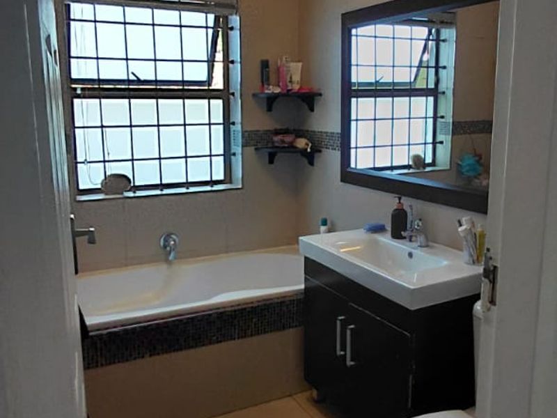 A WELL-MAINTAINED 3 BEDROOM SECTIONAL TITLE HOUSE IN A GATED ESTATE/ COMPLEX - Photo 5