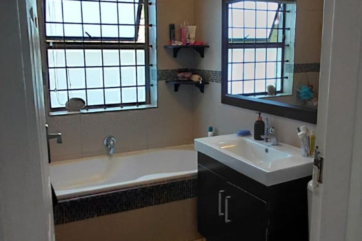 A WELL-MAINTAINED 3 BEDROOM SECTIONAL TITLE HOUSE IN A GATED ESTATE/ COMPLEX - Photo 5