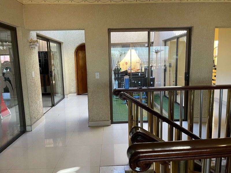Luxurious Home on the Hills Of Laudium now Available For The Tacking! - Photo 10